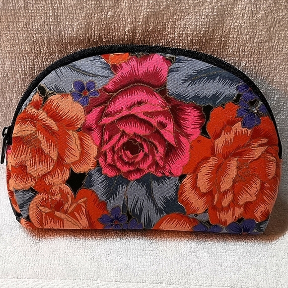 Umbrella & Cosmetic Bag - Picture 3 of 6